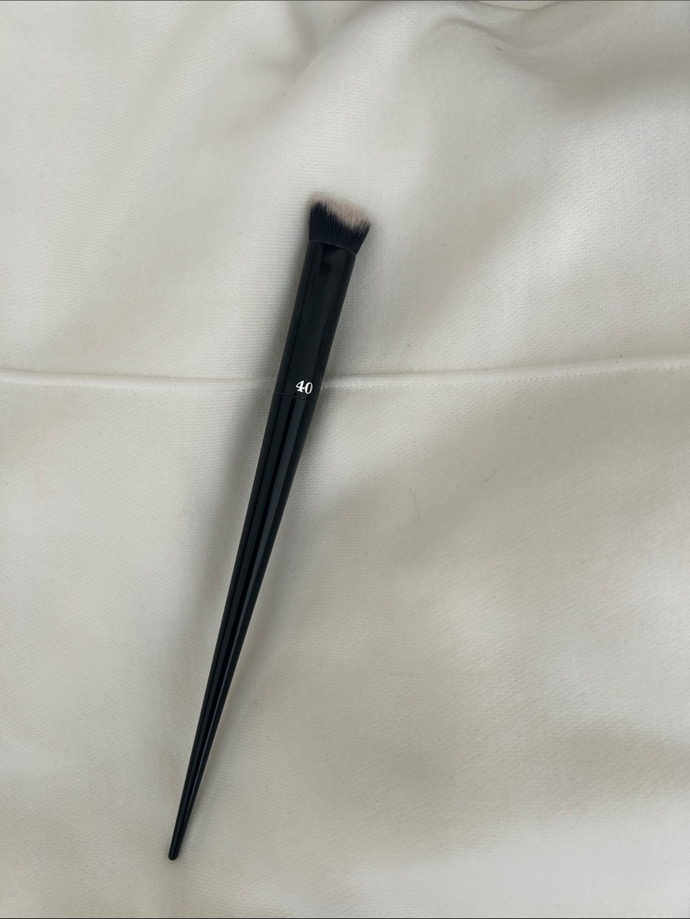 Kat Von 40 Lock it edge concealer brush